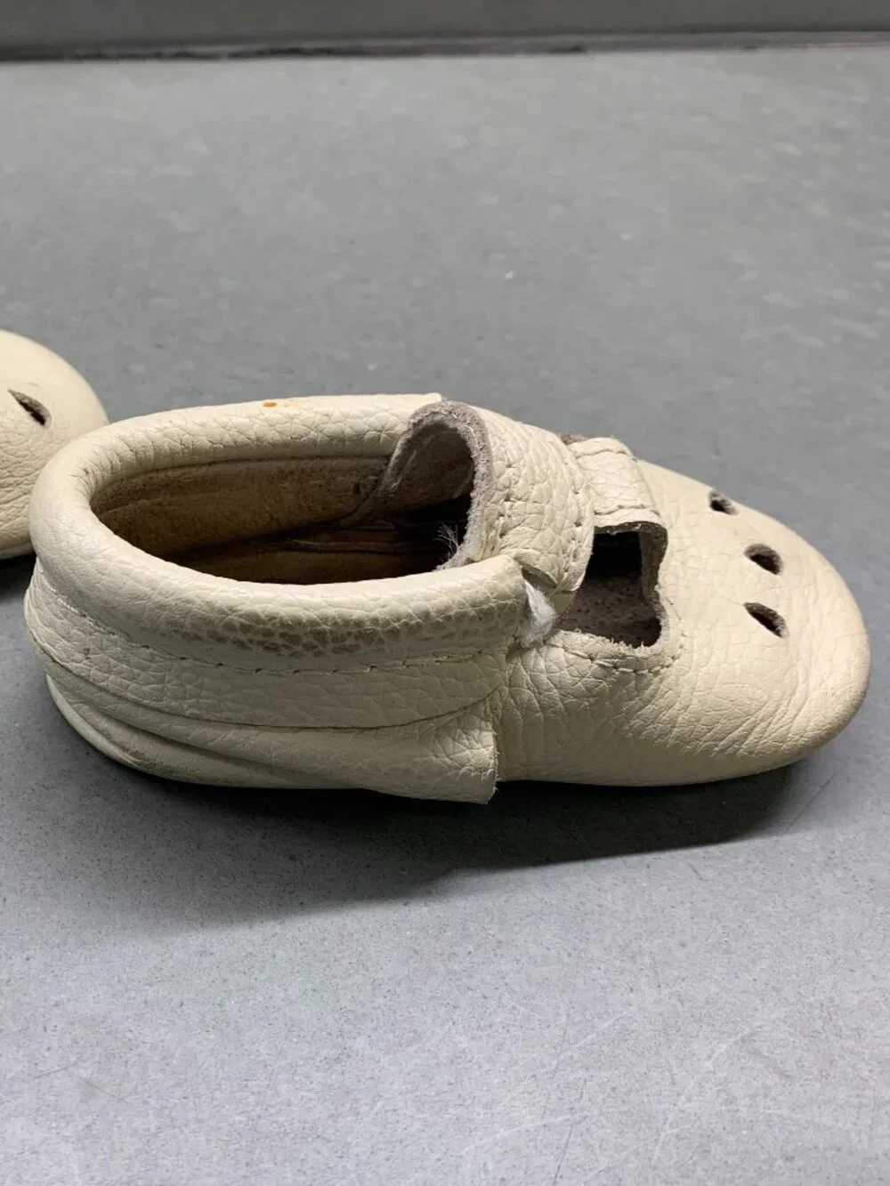 Freshly Picked Cream Leather Mary Jane Moccasins Size 3 Soft Sole Baby Shoes